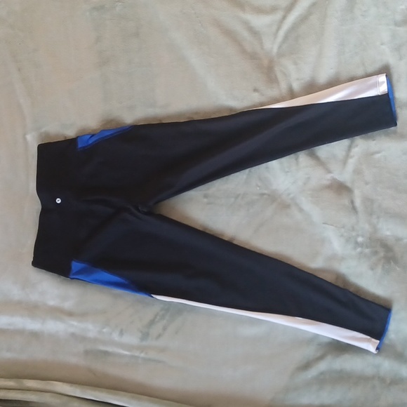 NWOT Xersion Colorblock Black, White, Blue Fitted Leggings Womans Size Small - Picture 4 of 6